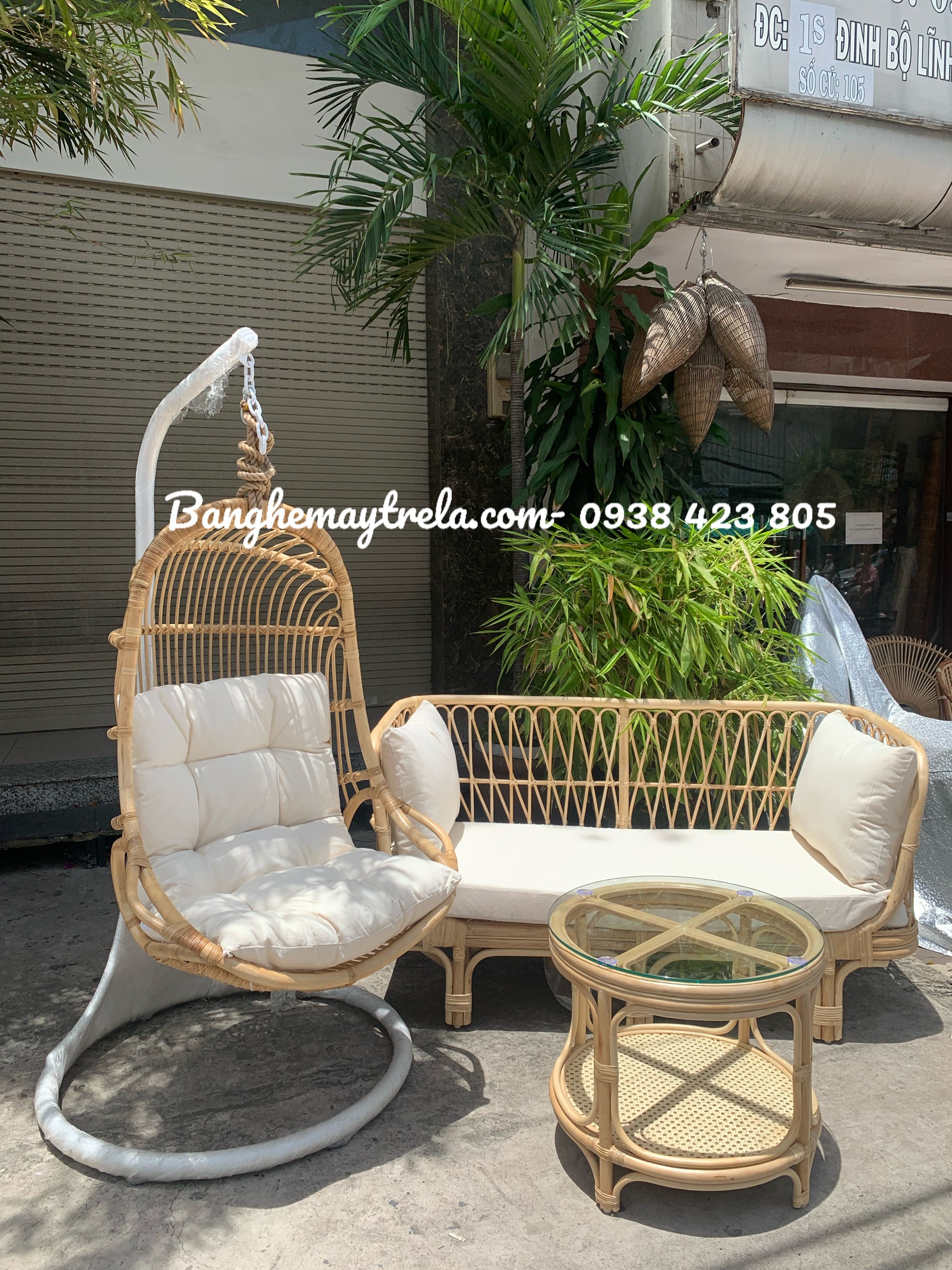 Bàn ghế mây kèm xích đu decor phòng khách